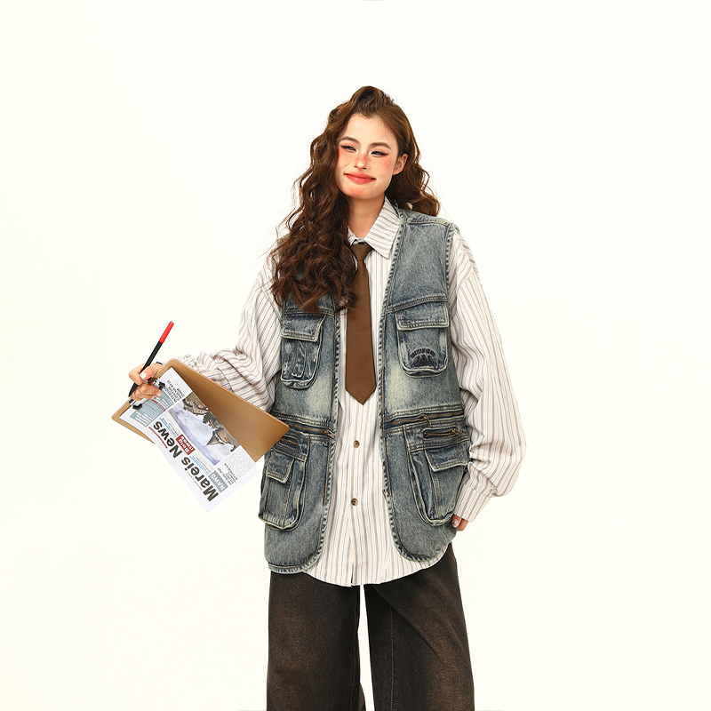 Unisex American Retro Denim Vest Jacket, Stylish Sleeveless Workwear Outerwear for Men and Women, Vintage Inspired