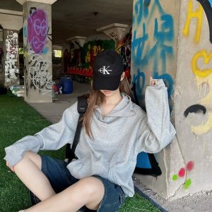 Unisex Autumn Minimalist Embroidered Half-Zip Sweatshirt - Trendy Loose Casual Sports Top for Effortless Style