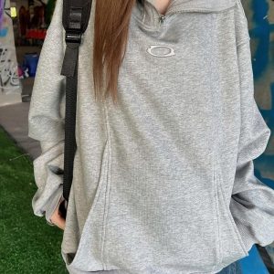Unisex Autumn Minimalist Embroidered Half-Zip Sweatshirt - Trendy Loose Casual Sports Top for Effortless Style