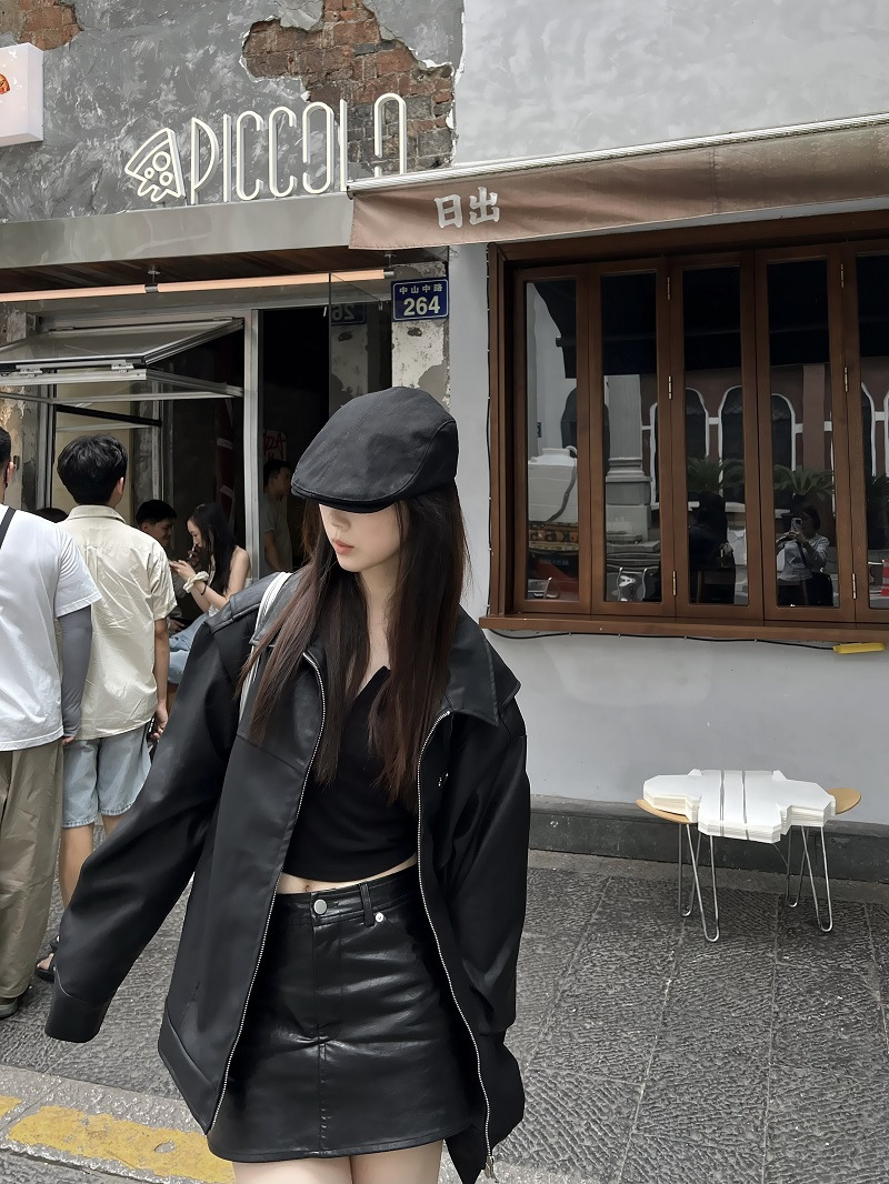 Unisex Oversized Relaxed Fit Black Leather Motorcycle Jacket - Vintage American Style Unisex Oversized Relaxed Fit Black Leather Motorcycle Jacket - Vintage American Style