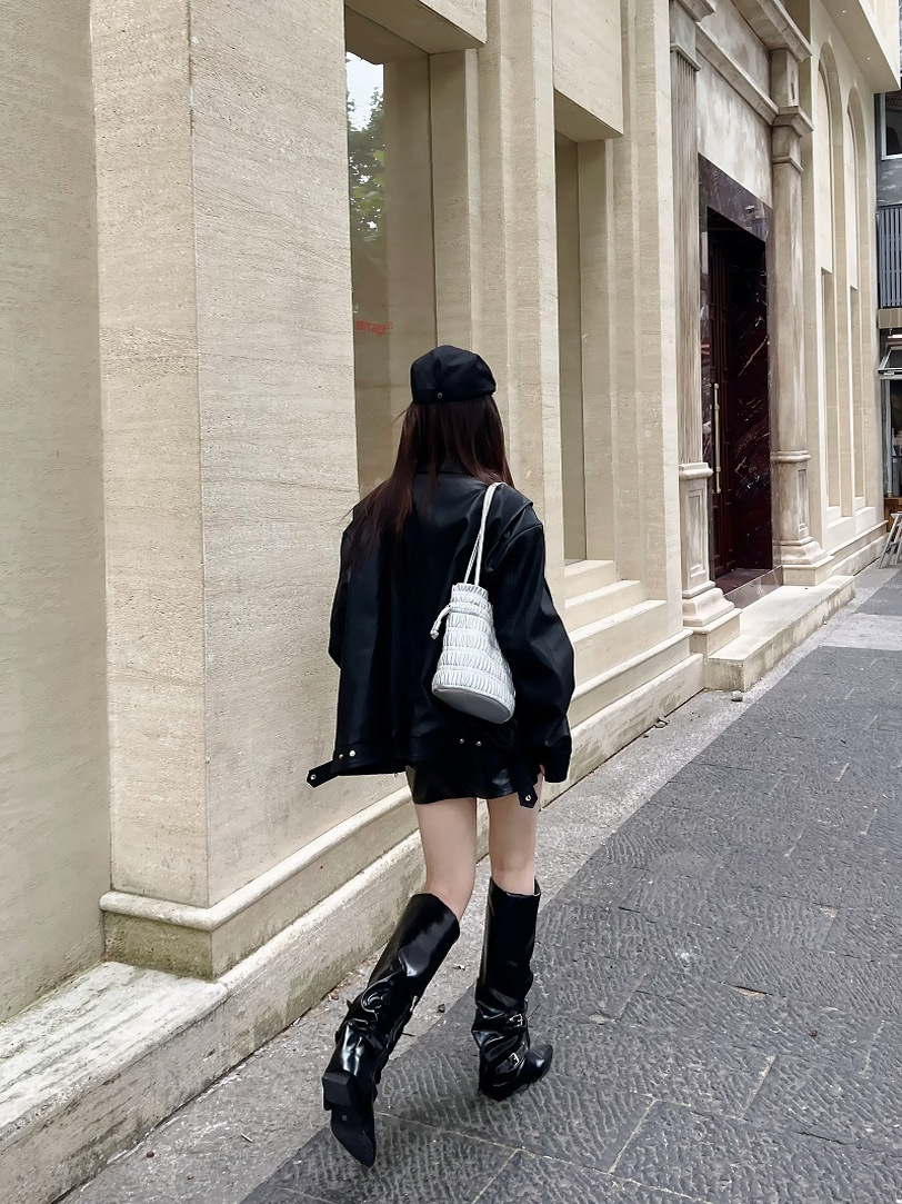 Unisex Oversized Relaxed Fit Black Leather Motorcycle Jacket - Vintage American Style Unisex Oversized Relaxed Fit Black Leather Motorcycle Jacket - Vintage American Style