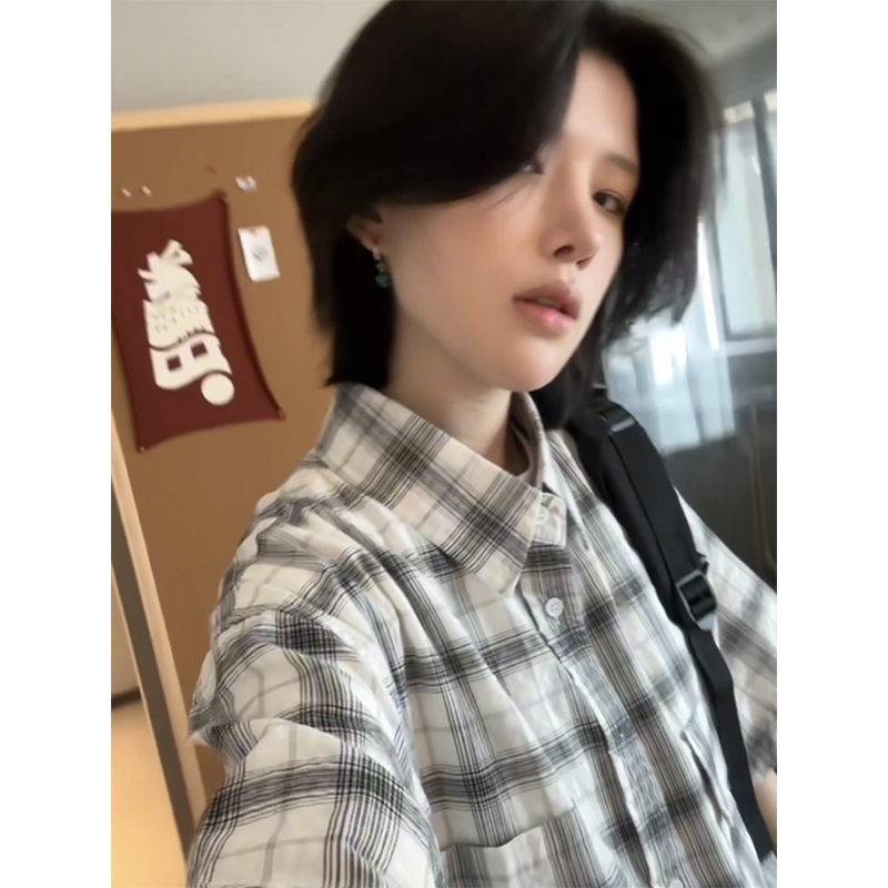 Unisex Relaxed Fit Plaid Short Sleeve Shirt - Casual Long Sleeve Half Sleeve Top for Effortless Style Unisex Relaxed Fit Plaid Short Sleeve Shirt - Casual Long Sleeve Half Sleeve Top for Effortless Style