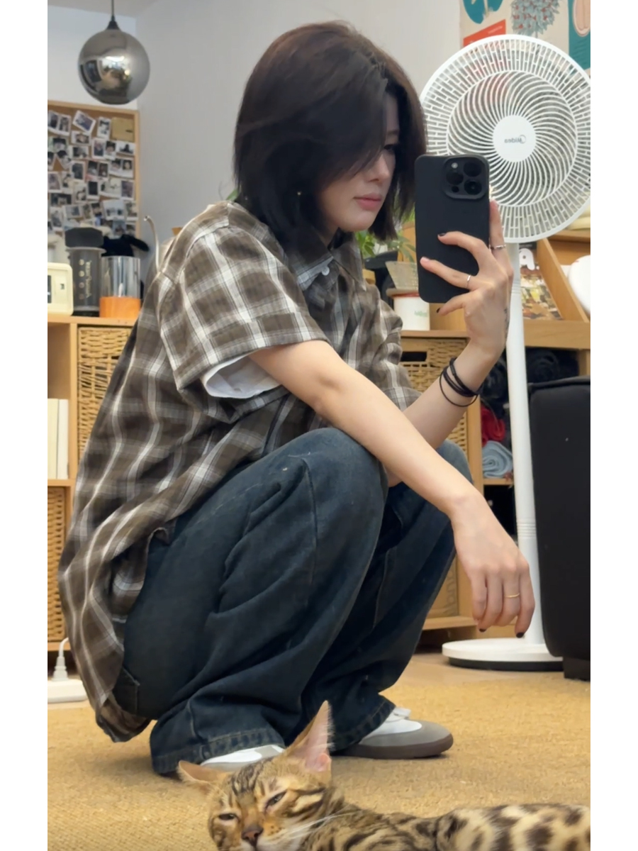 Unisex Relaxed Fit Plaid Short Sleeve Shirt - Casual Long Sleeve Half Sleeve Top for Effortless Style Unisex Relaxed Fit Plaid Short Sleeve Shirt - Casual Long Sleeve Half Sleeve Top for Effortless Style