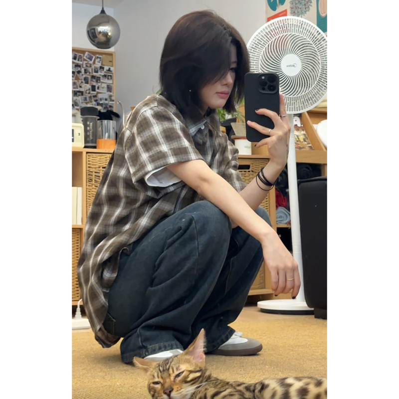 Unisex Relaxed Fit Plaid Short Sleeve Shirt - Casual Long Sleeve Half Sleeve Top for Effortless Style Unisex Relaxed Fit Plaid Short Sleeve Shirt - Casual Long Sleeve Half Sleeve Top for Effortless Style