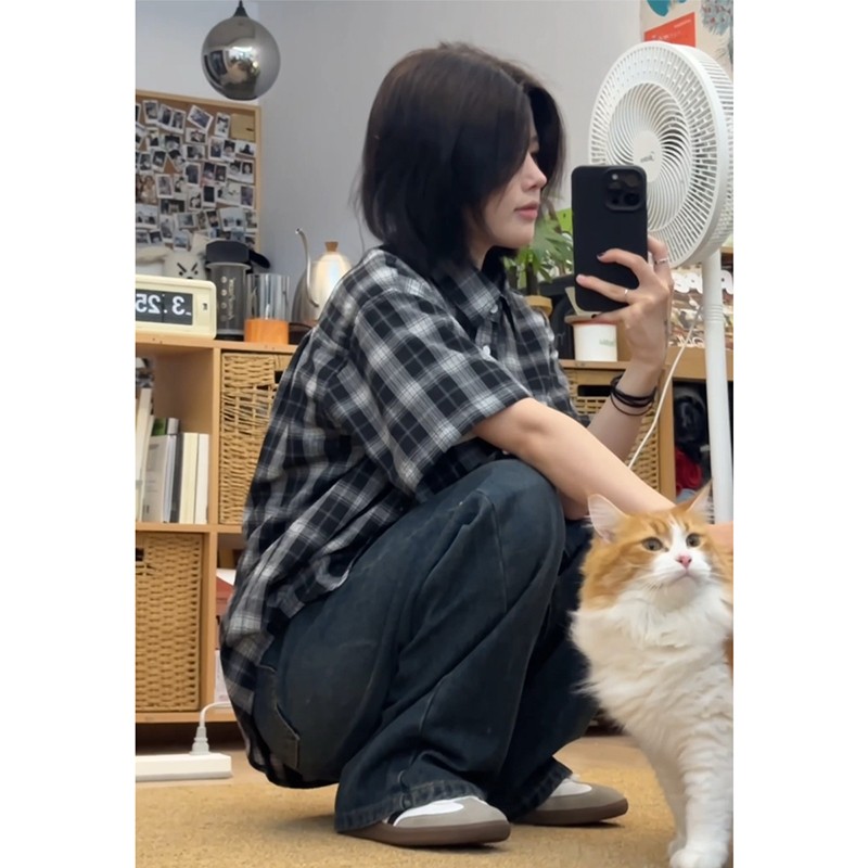 Unisex Relaxed Fit Plaid Short Sleeve Shirt - Casual Long Sleeve Half Sleeve Top for Effortless Style Unisex Relaxed Fit Plaid Short Sleeve Shirt - Casual Long Sleeve Half Sleeve Top for Effortless Style