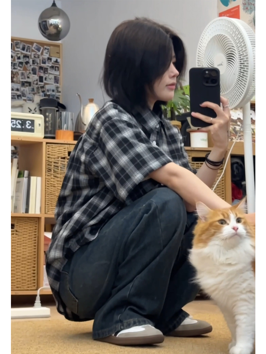 Unisex Relaxed Fit Plaid Short Sleeve Shirt - Casual Long Sleeve Half Sleeve Top for Effortless Style Unisex Relaxed Fit Plaid Short Sleeve Shirt - Casual Long Sleeve Half Sleeve Top for Effortless Style