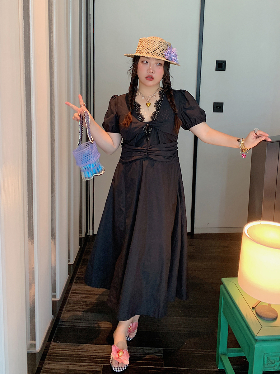 V-neck Lace Spliced Slit Dress for Women - Summer 2025 Unique Waist-Cinching Design, Trendy and Stylish V-neck Lace Spliced Slit Dress for Women - Summer 2025 Unique Waist-Cinching Design, Trendy and Stylish