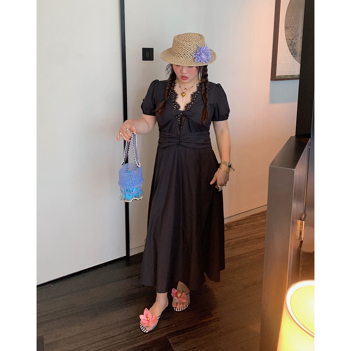 V-neck Lace Spliced Slit Dress for Women - Summer 2025 Unique Waist-Cinching Design, Trendy and Stylish V-neck Lace Spliced Slit Dress for Women - Summer 2025 Unique Waist-Cinching Design, Trendy and Stylish