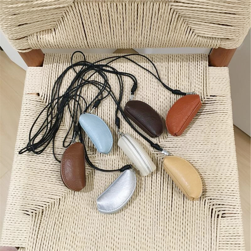 Versatile Cute Red Coin Purse - Small Portable Bag for Keys and Accessories, Perfect for Niche Instagram Aesthetic