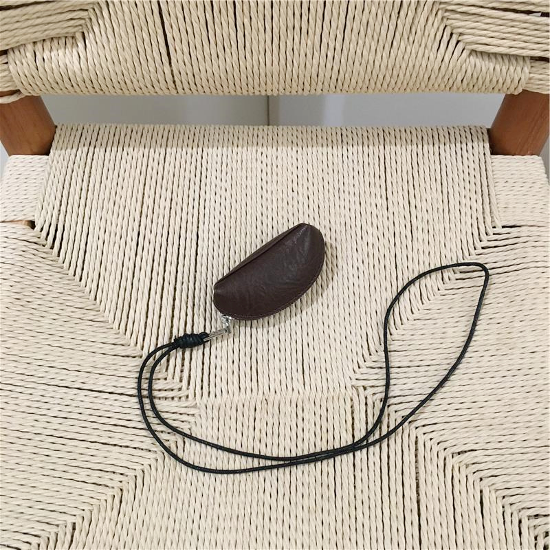 Versatile Cute Red Coin Purse - Small Portable Bag for Keys and Accessories, Perfect for Niche Instagram Aesthetic