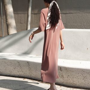 Versatile High-Temperature Pleated Paper Doll Dress with Toothpick Pleats, Knee-Length, Round Neck, Short Sleeves, Slimming Style