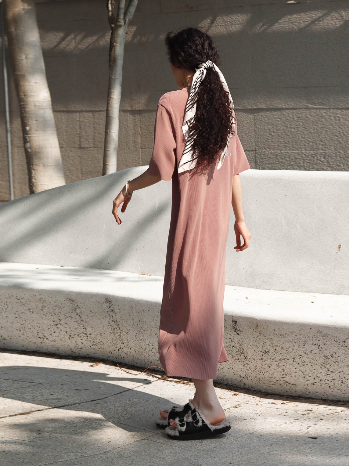 Versatile High-Temperature Pleated Paper Doll Dress with Toothpick Pleats, Knee-Length, Round Neck, Short Sleeves, Slimming Style Versatile High-Temperature Pleated Paper Doll Dress with Toothpick Pleats, Knee-Length, Round Neck, Short Sleeves, Slimming Style