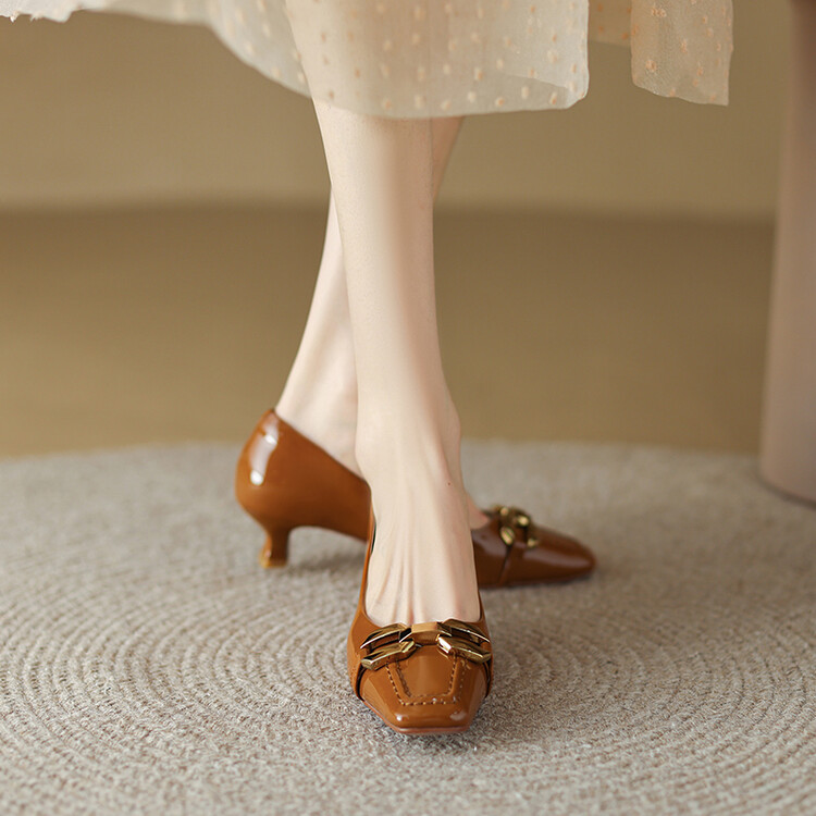 Versatile Women's High Heel Shoes with Metal Buckle, Shallow Mouth Design, Stylish Small Heel for Commuting and Everyday Wear Versatile Women's High Heel Shoes with Metal Buckle, Shallow Mouth Design, Stylish Small Heel for Commuting and Everyday Wear