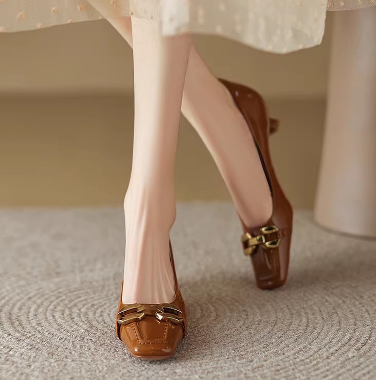 Versatile Women's High Heel Shoes with Metal Buckle, Shallow Mouth Design, Stylish Small Heel for Commuting and Everyday Wear Versatile Women's High Heel Shoes with Metal Buckle, Shallow Mouth Design, Stylish Small Heel for Commuting and Everyday Wear