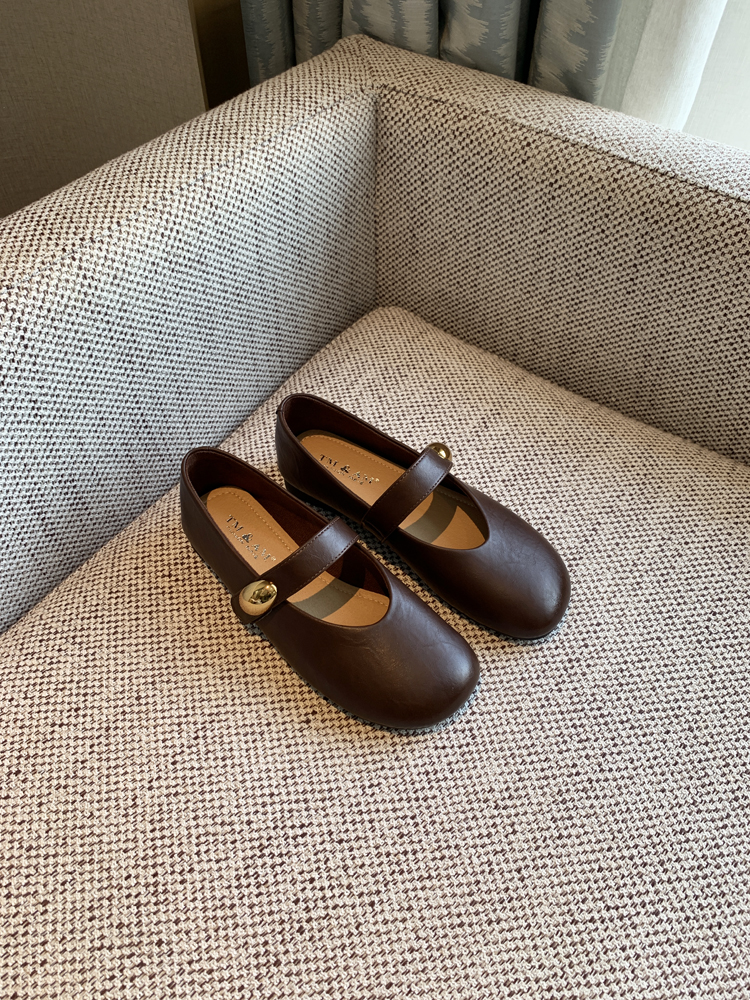 Versatile Women's Velcro Retro Mary Jane Leather Shoes - 2025 Spring Style, Fashionable and Comfortable Footwear for Every Occasion Versatile Women's Velcro Retro Mary Jane Leather Shoes - 2025 Spring Style, Fashionable and Comfortable Footwear for Every Occasion