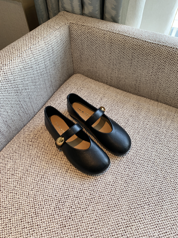 Versatile Women's Velcro Retro Mary Jane Leather Shoes - 2025 Spring Style, Fashionable and Comfortable Footwear for Every Occasion Versatile Women's Velcro Retro Mary Jane Leather Shoes - 2025 Spring Style, Fashionable and Comfortable Footwear for Every Occasion