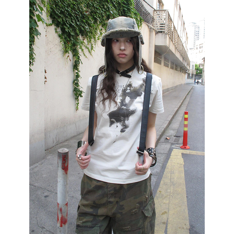 Vintage American Style Guitar Print T-Shirt for Women - Slim Fit Short Sleeve Summer Top, Trendy High Street Fashion