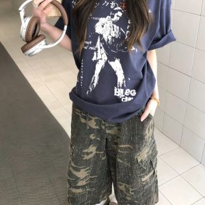 Vintage Distressed Short-Sleeve T-Shirt for Men & Women - Casual Hip-Hop Street Style Tee, Retro American Aesthetic