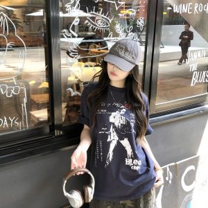 Vintage Distressed Short-Sleeve T-Shirt for Men & Women - Casual Hip-Hop Street Style Tee, Retro American Aesthetic