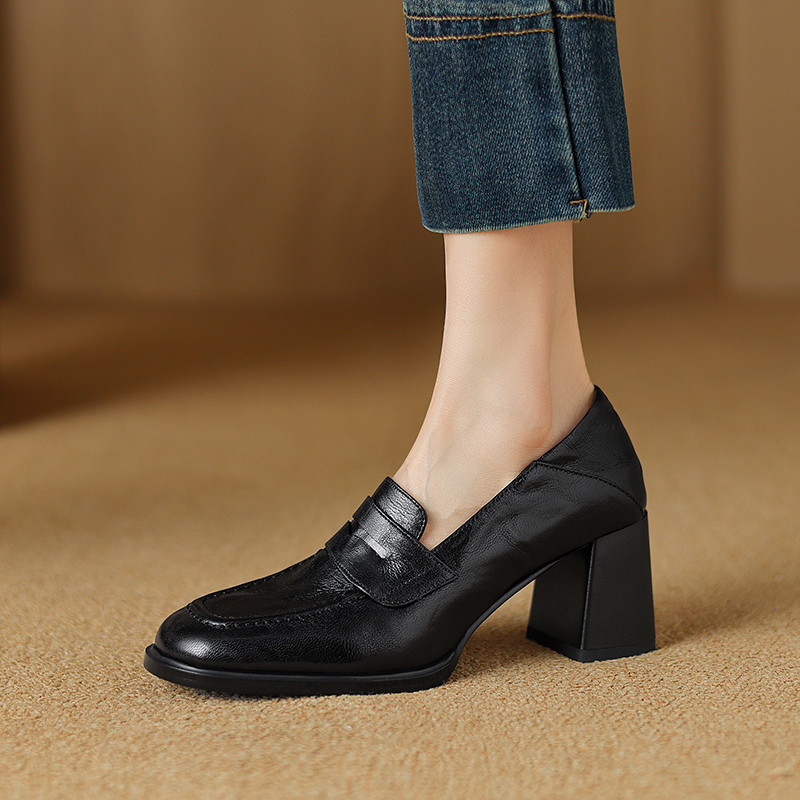 Vintage French Women's Leather Flats with Square Toe, Chunky Heel - Italian Design, Deep Mouth Style, Classic Fashion Footwear