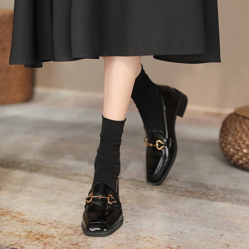 Vintage Gold Buckle British Style Slip-On Mid-Heel Loafers for Women - Retro Leather Shoes Inspired by Y2K Fashion