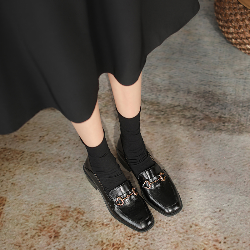 Vintage Gold Buckle British Style Slip-On Mid-Heel Loafers for Women - Retro Leather Shoes Inspired by Y2K Fashion