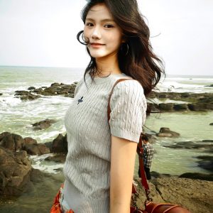 Vintage Gray Knitted T-Shirt for Women, Summer Short Sleeve Cropped Sweater, Slim Fit, Flattering Style for Trendy Girls