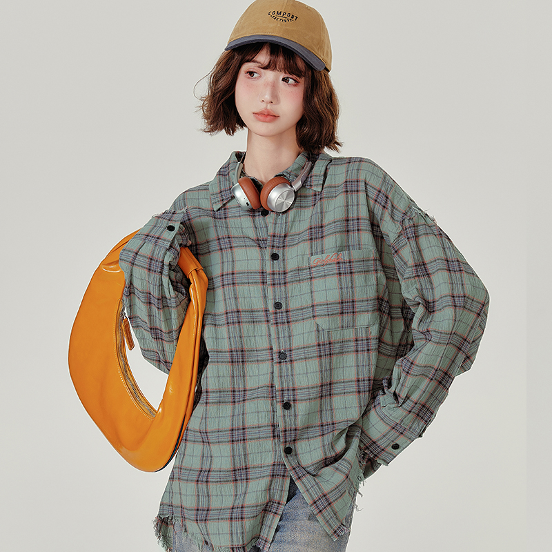 Vintage-Inspired Green Plaid Shirt Jacket for Women - Casual Loose Checkered Top for Spring and Autumn Fashion
