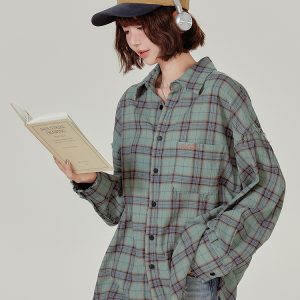 Vintage-Inspired Green Plaid Shirt Jacket for Women - Casual Loose Checkered Top for Spring and Autumn Fashion