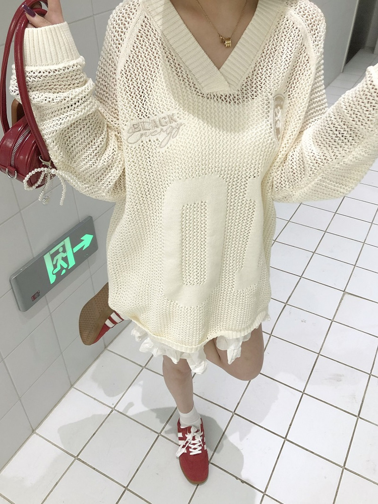 Vintage-Inspired Loose Fit V-Neck Sweater with Digital Print, Long Sleeve Knitted Top, Ballet Style Hollow Design Vintage-Inspired Loose Fit V-Neck Sweater with Digital Print, Long Sleeve Knitted Top, Ballet Style Hollow Design