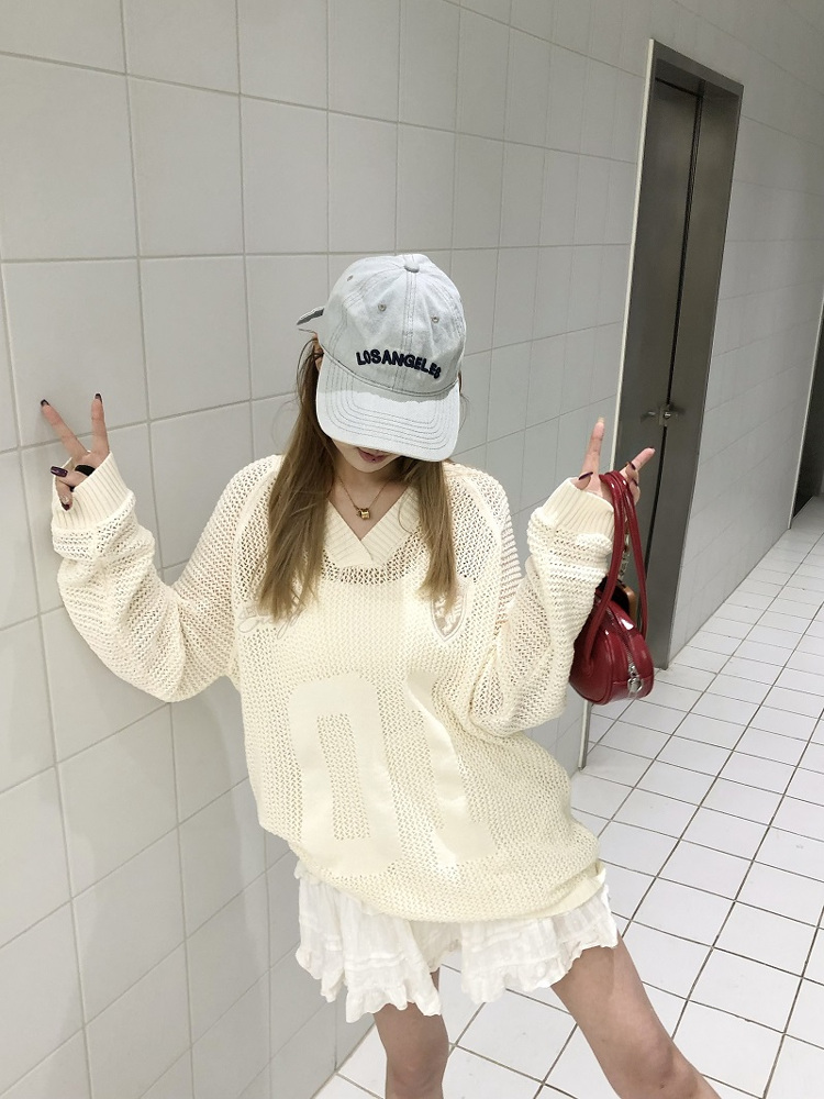 Vintage-Inspired Loose Fit V-Neck Sweater with Digital Print, Long Sleeve Knitted Top, Ballet Style Hollow Design Vintage-Inspired Loose Fit V-Neck Sweater with Digital Print, Long Sleeve Knitted Top, Ballet Style Hollow Design