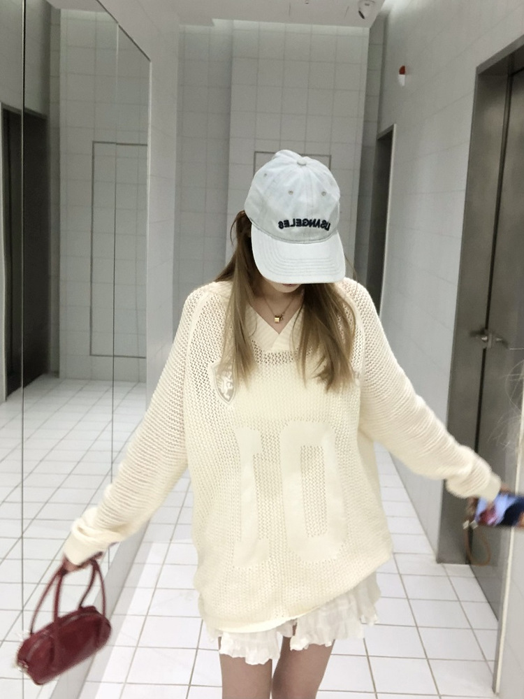 Vintage-Inspired Loose Fit V-Neck Sweater with Digital Print, Long Sleeve Knitted Top, Ballet Style Hollow Design Vintage-Inspired Loose Fit V-Neck Sweater with Digital Print, Long Sleeve Knitted Top, Ballet Style Hollow Design