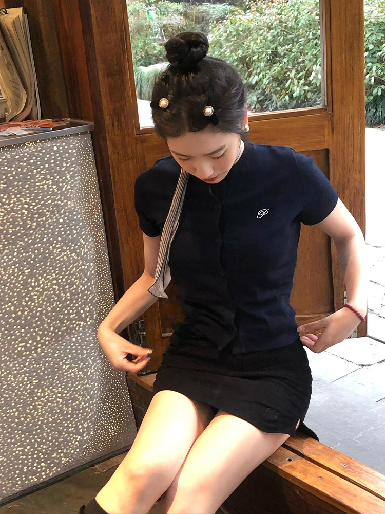 Vintage Navy Blue Knitted Short-Sleeve Women's Summer Cardigan - Slim Fit Round Neck Stylish Top for Y2K and Retro Fashion Vintage Navy Blue Knitted Short-Sleeve Women's Summer Cardigan - Slim Fit Round Neck Stylish Top for Y2K and Retro Fashion