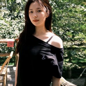 Vintage Off-Shoulder Black T-Shirt for Women - Summer 2025, Short Sleeve, Loose Fit, Slimming Casual Trend