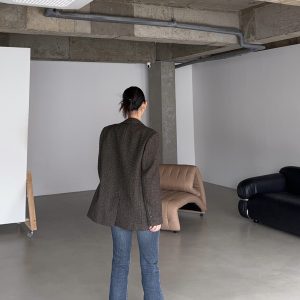 Vintage Plaid Wool Suit Jacket - 50% Wool Thick Textured Fabric, Stylish Cut with Slightly Fitted Waistline for 90s Inspired Look