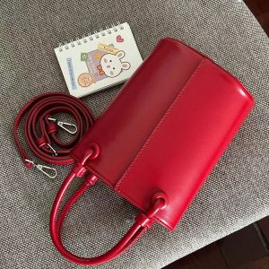 Vintage Red Bucket Bag - High-End Versatile Crossbody Shoulder Handbag for Autumn/Winter 2024 Fashion