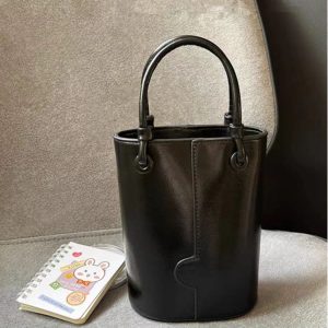 Vintage Red Bucket Bag - High-End Versatile Crossbody Shoulder Handbag for Autumn/Winter 2024 Fashion