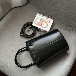 Vintage Red Bucket Bag - High-End Versatile Crossbody Shoulder Handbag for Autumn/Winter 2024 Fashion