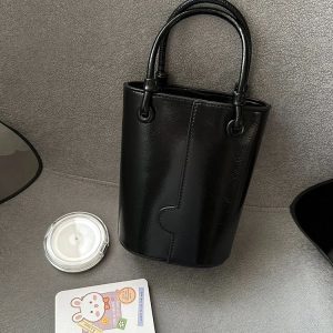 Vintage Red Bucket Bag - High-End Versatile Crossbody Shoulder Handbag for Autumn/Winter 2024 Fashion