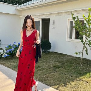 Vintage Red Chiffon Dress - Slim Fit V-Neck, High Waist, Elegant Long Floor-Length Dress for Summer Vacation