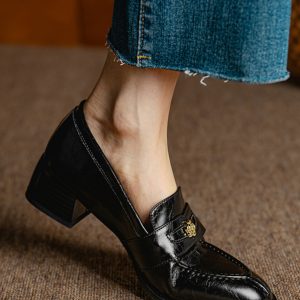 Vintage Roman-Style Camellia Pointed Loafers for Women - Chunky Heels, Slip-On Design, Y2K Fashion, Italian Corso Venezia Inspired