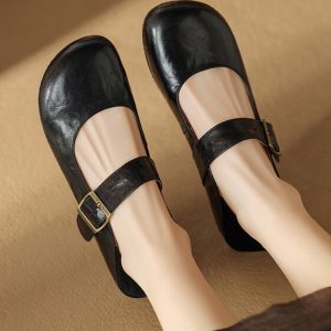 Vintage Round-Toe Mary Jane Women's Flat Shoes in Sheepskin - Artistic One-Strap Design, Italian Style, Perfect for Y2K Fashion.