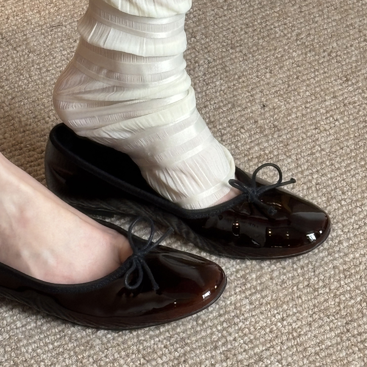 Vintage Sheepskin Round Toe Bowknot Ballet Flats for Women - Elegant Slip-On Commuting Flat Shoes