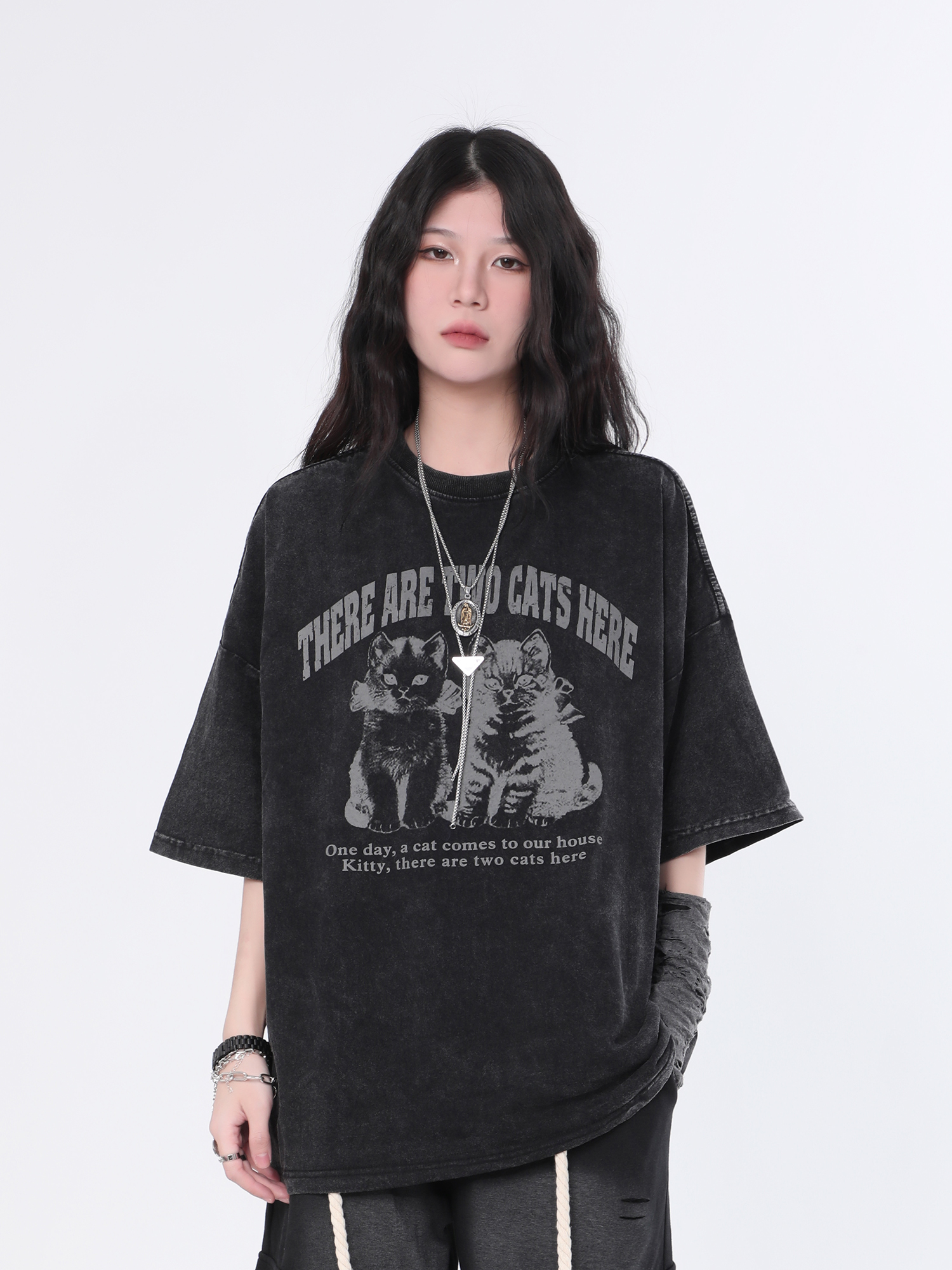 Vintage Washed Black Short Sleeve T-Shirt for Women with Niche Design - "Sit and Eat Until the Mountains Are Empty" Street Style Cat Graphic Vintage Washed Black Short Sleeve T-Shirt for Women with Niche Design - "Sit and Eat Until the Mountains Are Empty" Street Style Cat Graphic