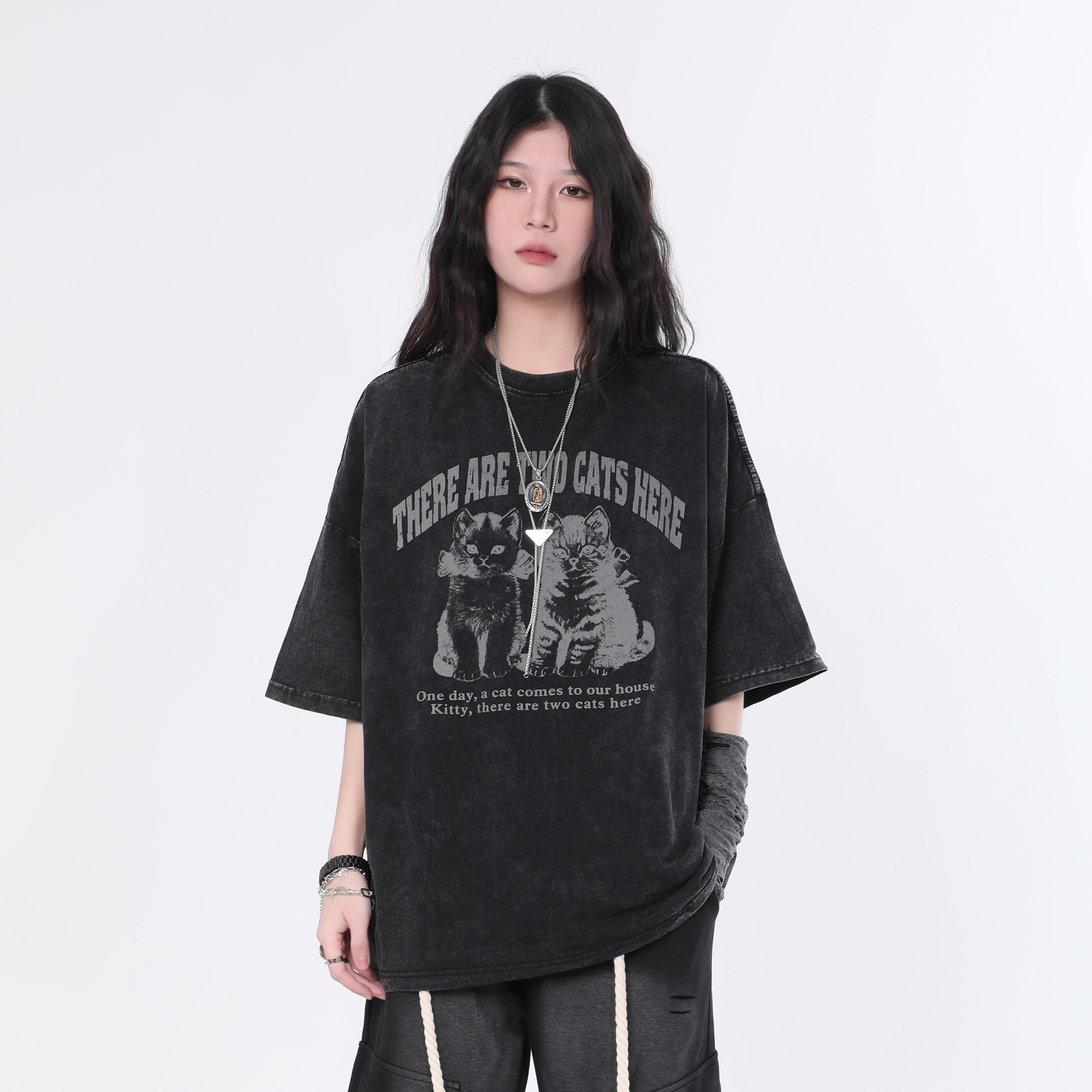 Vintage Washed Black Short Sleeve T-Shirt for Women with Niche Design - "Sit and Eat Until the Mountains Are Empty" Street Style Cat Graphic Vintage Washed Black Short Sleeve T-Shirt for Women with Niche Design - "Sit and Eat Until the Mountains Are Empty" Street Style Cat Graphic