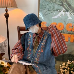 Vintage Washed Distressed Floral Embroidery Vest - Retro Style Sleeveless Jacket for Autumn, Versatile 90s-Inspired Fashion