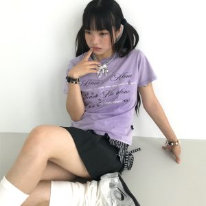 Vintage Water-Wash Casual T-Shirt with Printed Round Neck and Flutter Sleeves - Slightly Fitted Retro Style for Effortless Chic