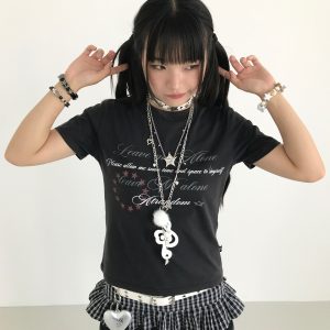 Vintage Water-Wash Casual T-Shirt with Printed Round Neck and Flutter Sleeves - Slightly Fitted Retro Style for Effortless Chic