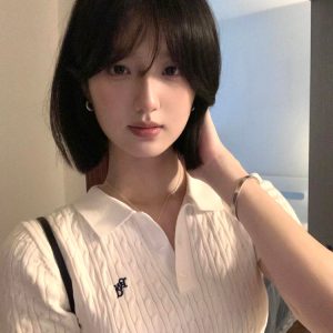 Vintage White Cropped Polo Collar T-Shirt with Twisted Floral Design - Short Sleeve Slim-Fit Women's Summer Top