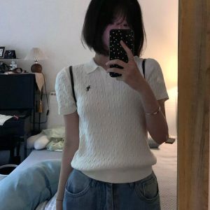 Vintage White Cropped Polo Collar T-Shirt with Twisted Floral Design - Short Sleeve Slim-Fit Women's Summer Top